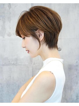 アイスバーグ(eyesburg) 30代40代50代/白髪ぼかし/小顔ショート/ハイライトベージュ