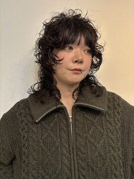 ナループロアツム(Nalu pu loa Tsum) マレットヘア/ウルフ/ミディアムレイヤー/くるくるパーマ