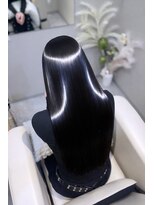 ウル プラス シア(ulu + sia) 癖毛をくくる日々から、艶髪を下ろす日々へ【新時代の髪質改善】