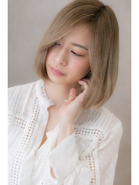 カバーヘアアンドスパ ブリス 浦和(COVER HAIR&SPA bliss) クールなホワイトカラー♪アシンメトリーボブZ浦和10代20代30代