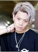 ハイブリーチホワイト系カラーアップバングツーブロックショート