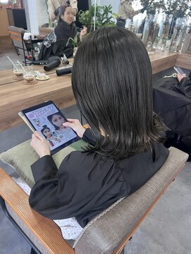 ティティ(TiTi) ブリーチなし！グレーカラー [TiTi_福田りの]