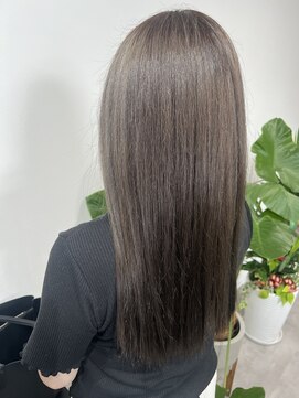 モア(more) グレージュ