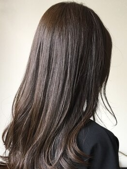 グラムヘアリゾート(gram Hair Resort)の写真/【石手】話題のインナーカラー、ハイライトはお任せ♪天然由来成分でダメージレス×高発色なカラーを実現◎