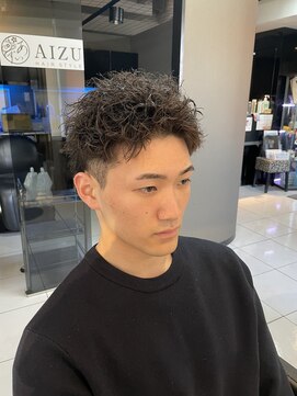 アイズ 海老名(AIZU) スパイキーショート ツイストパーマ ピンパーマ 刈り上げ