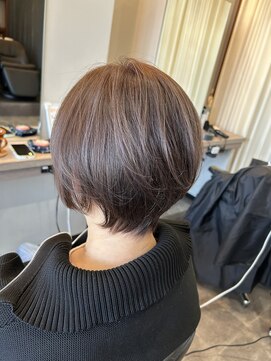 スイ(Sui) 白髪ぼかしハイライト×ショートボブ