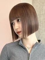 ソル ジングウマエ(SOL JINGUMAE) タッセルボブ切りっぱなしボブベージュカラー顔周りレイヤーボブ