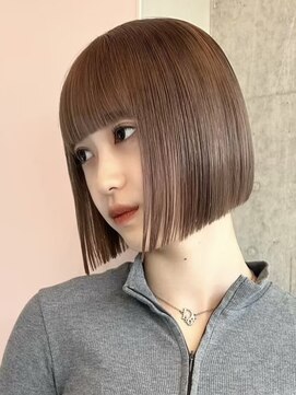 ソル ジングウマエ(SOL JINGUMAE) タッセルボブ切りっぱなしボブベージュカラー顔周りレイヤーボブ