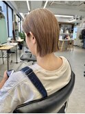 ショートボブ切りっぱなしボブタッセルボブミルクティーベージュ