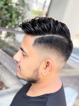 刈部倶楽舞 フェード/外国人風フェード/七三スタイル/ビジネスフェード/黒髪