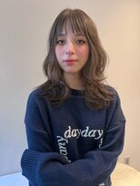 イリ(Ili)&nbsp;たっぷりレイヤー×透け感ベージュ