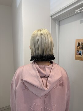 ルオラ(Luora) ホワイトブロンド、裾カラー