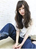 アッシュカラーの波巻きスタイル