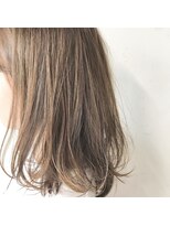 ネイヴィル(navile)&nbsp;ミルクティーベージュ×外ハネワンカールミディアム