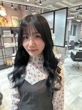 ルイス(L'wis) 透け感抜群アッシュカラー＆韓国女優風レイヤーカット！