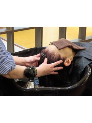 “癒しの極上ヘッドスパ”をご提供！極上の癒しを求める方にオススメ♪頭皮から健康的な髪へ。