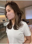 インナーカラーレイヤーカットイヤリングカラーミディアムヘア