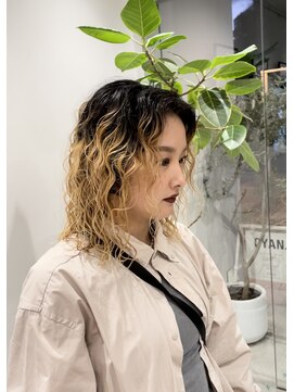 シアン 矢場町店(CYAN.) ブリーチパーマ×ミディアム×スパイラル系