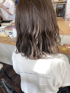 ルプラ カルム(le-pla Calme) ベージュ×ミディアムボブ/カーキベージュ 20代30代40代