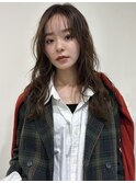 セミロング　レイヤーカット　顔周り　シースルーバング　ツヤ髪