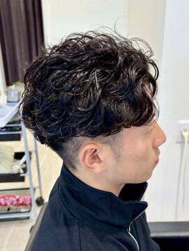 アントバイフィフス 秋田(unt by fifth) 秋田メンズパーマ波巻きスパイラルパーマセンターパートフェード