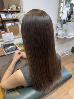 ラキ(laki)の写真/気になる根元のほわほわ毛もシルキーストレートで解消◎乾燥による広がりやうねりを抑えサラサラ髪へ。