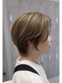 白髪ぼかしハイライト×丸みショート