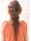 ロングヘアにオススメ☆編み込みアレンジ
