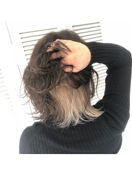 レフア(Lehua) 切りっぱなし×外ハネ×インナーカラー