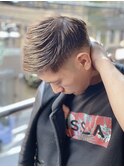 ワイルドアップバングかき上げヘアフェードショート