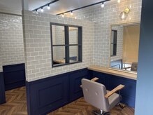 周りの目が少し気にならない半個室☆