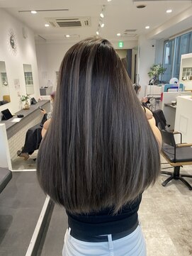 カラ 京都河原町(Kala) グレー系バレイヤージュ