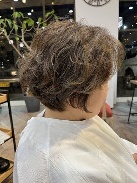 エターナル(ETERNAL) 脱白髪染め！癖を活かしたパーマ風ショート/30代/40代/50代