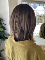 シェノン 赤羽店(CHAINON)&nbsp;カーキグレージュ耳かけ外ハネミディアム20代30代ヘアスタイル