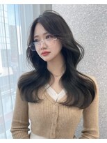 リリー(Lilley)&nbsp;くすみベージュ×姫カットレイヤー×韓国風巻き【ayana】