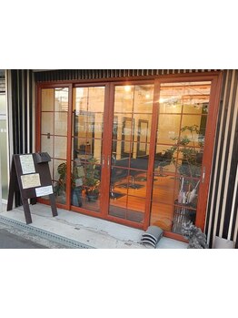 人気の【白髪ぼかし】×ハイライトで艶カラー♪立体感と透明感をプラスして、大人女性のお悩みも解決へ◎