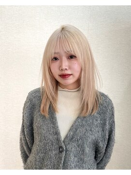 サクラ オモテサンドウ(SAKURA) ホワイトベージュ×レイヤーカット/ブリーチありデザインカラー