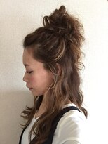 ドロップス ヘアー(Drops hair)&nbsp;ヘアアレンジ（ハーフアップお団子）