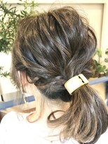 ヘアアンドメイクフリッシュ(HAIR&MAKE FRISCH) ハイライトバレイヤージュポニーテール