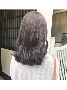 リノ 吉祥寺(Lino kichijoji) 学校、バイト、職場などの縛りには！柔らかいグレージュで対抗！