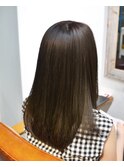 赤みの少ないカーキカラー