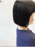 前下がりの切りっぱなしボブ