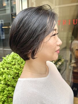 ビュートリアム 梅田(BEAUTRIUM) 大人ショート/グラデーションボブ/黒髪