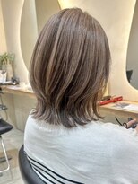 ヒビヲ(HIBIO)&nbsp;横浜タッセルボブ切りっぱなしボブ外ハネボブ長めボブレイヤー