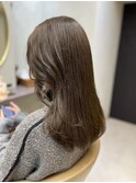 オリーブベージュ