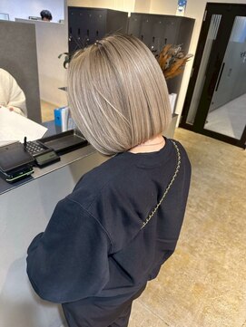 メリー オオサカ(Merly Osaka) white beige roots color
