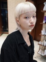 ピークアブー 原宿ハラカド(PEEK-A-BOO)&nbsp;ホワイトブロンド/オン眉/オン眉ショート/ホワイトヘア/金髪ボブ