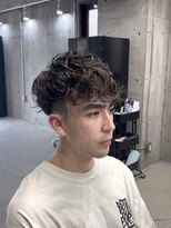 フイ 新宿3丁目(Hui) フェザーパーマ/グレーブルーカラー/刈り上げショートパンク