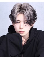 テンバイリップスヘアー(TEN by LIPPS hair)&nbsp;ホワイトシルバーエンドカラーツーブロセンターパートブリーチ