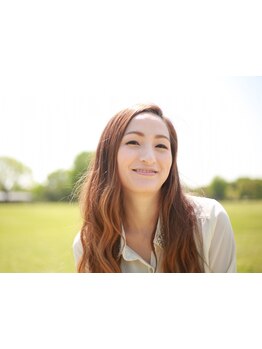 薬剤の調合バランスや施術時間などを緻密に計算したナチュラル感を出す技術が大人女性に人気の秘訣！